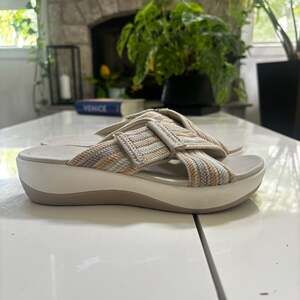 Clarks Cloudsteppers Arla Wave Slide Sandal in Beige Combi Size 6